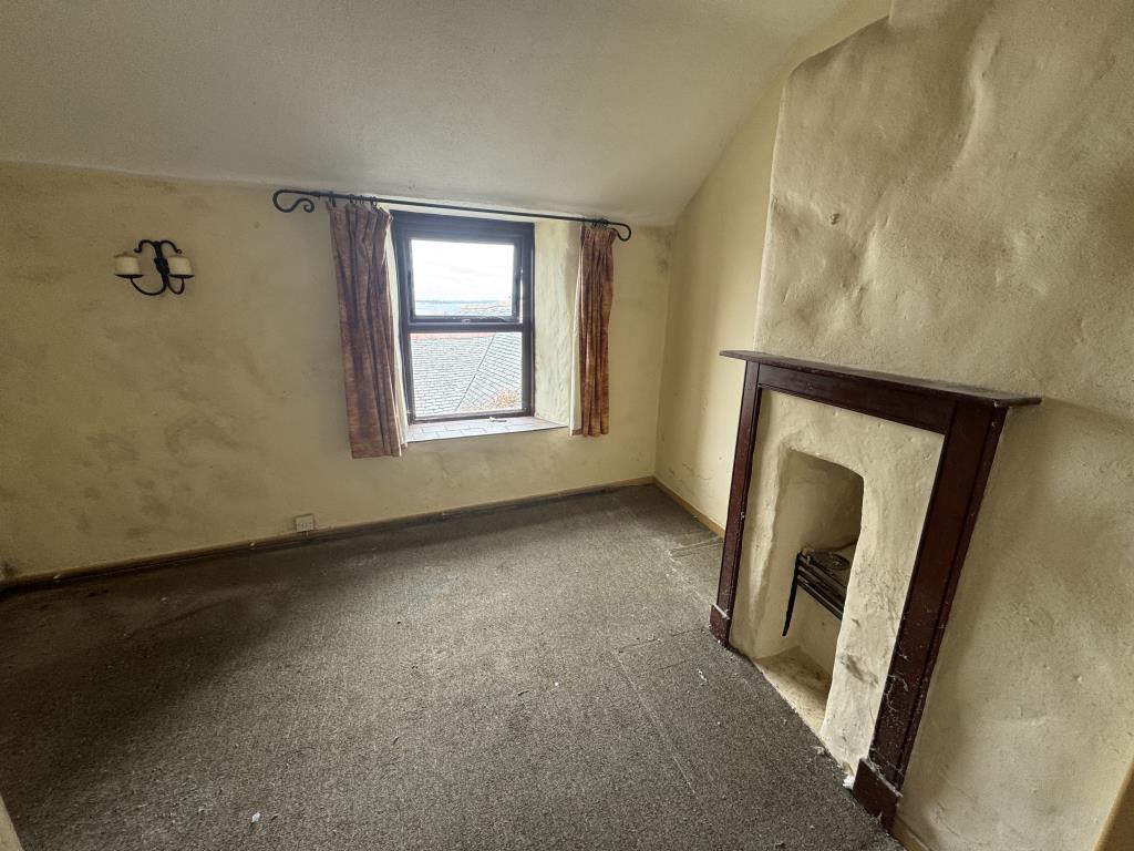 Lot: 142 - COTTAGE FOR IMPROVEMENT - Bedroom